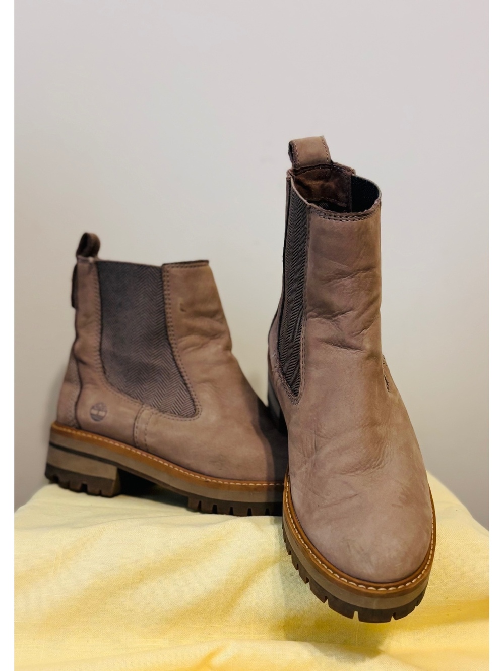 Timberland Taupe suede Chelsea ankle boots size 8 Herringbone Pull On